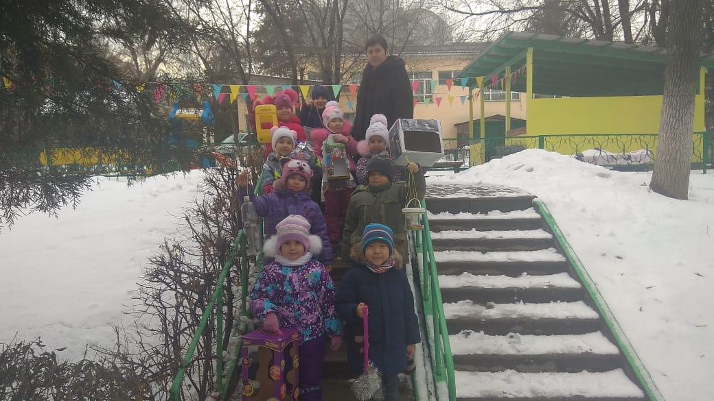 Покормите птиц зимой