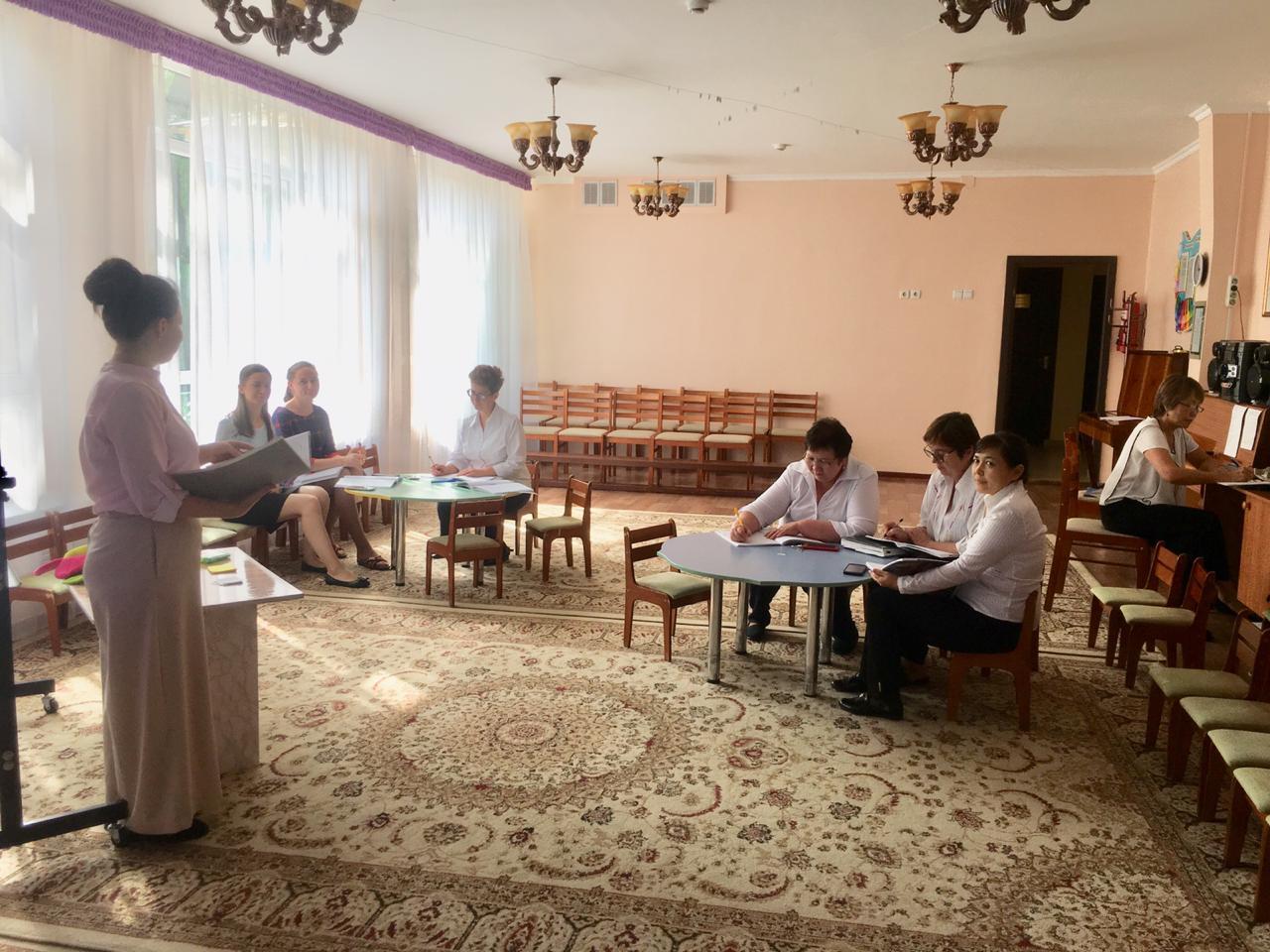 Тіл мерекесіне орай "Көзімнің қарасы" атты Абай Құнанбаевтың 175 жылдығына арналған педагогтармен өткізілген семинар